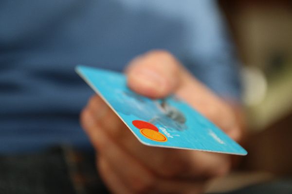 信用卡不还会坐牢吗 拖欠有什么后果