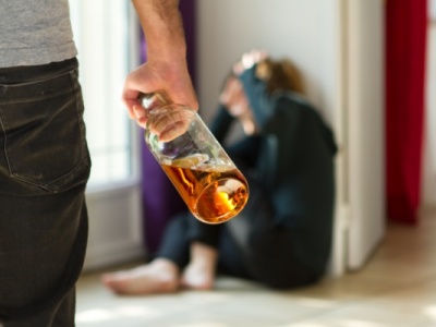 家庭暴力孩子会判给谁 判定标准是什么