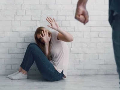 打小三肚子一拳算家暴吗 可以索赔吗