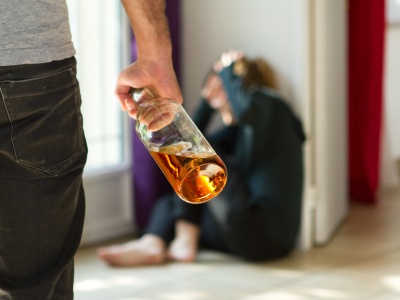 家庭暴力儿女该怎么办 哪些情形构成家庭暴力