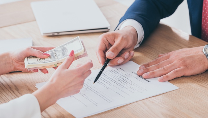 夫妻离婚财产如何分割 要共同承担债务吗