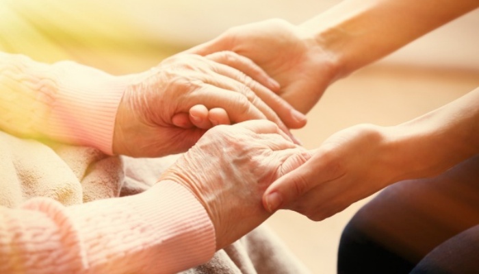 赡养老人是自己的父母还是公婆 赡养责任如何约定分摊