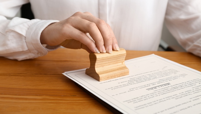 立遗嘱想给谁就给谁吗 需不需要全部子女签字