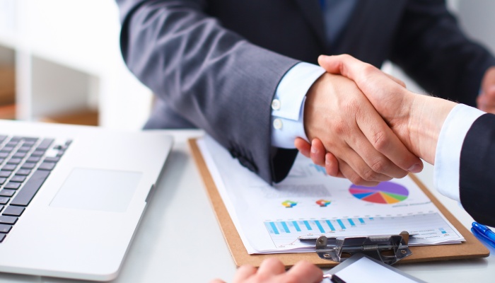 用人单位不按照劳动合同执行怎么办 合同还有效吗