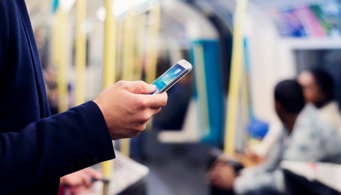 把欠钱人身份证发朋友圈犯法吗  身份证信息属于个人隐私吗