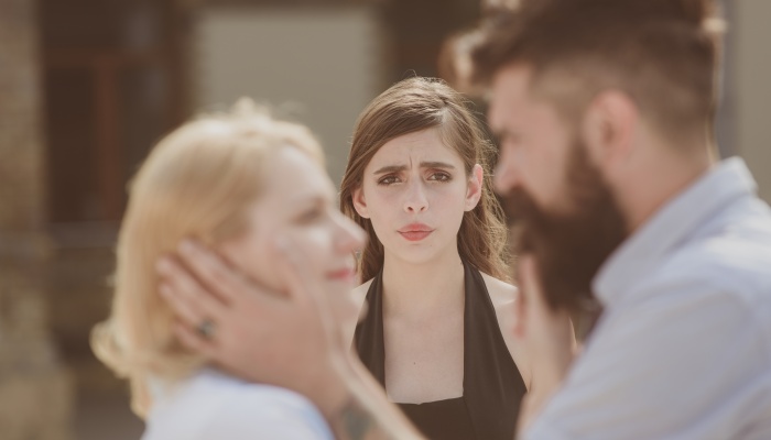 女方婚内出轨赔偿多少 会净身出户吗