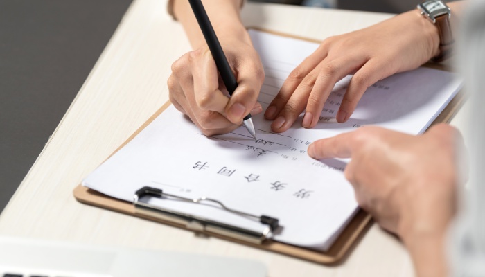 劳务派遣在单位满十年的有什么规定 辞退有补偿吗