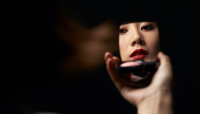 上班照镜子罚款合理吗 可以赔偿吗