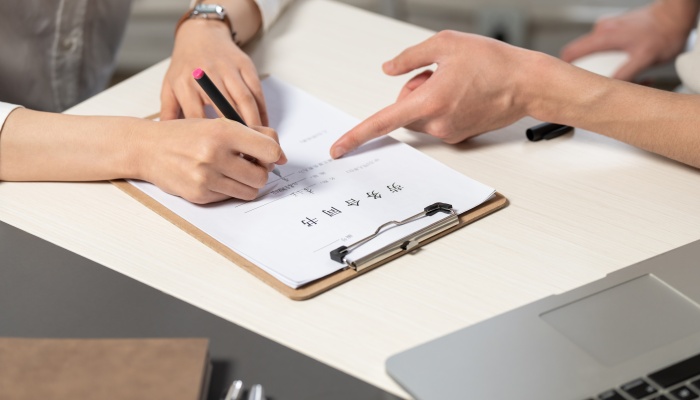 合同转让的条件有哪些 合同转让后谁承担违约责任