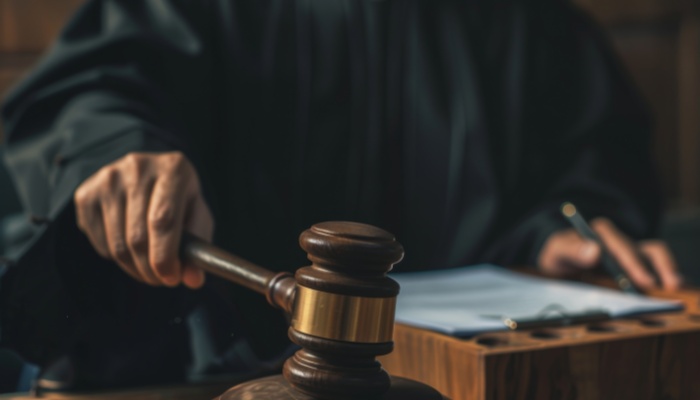 欠物业费被物业起诉了怎么办 可以不应诉吗