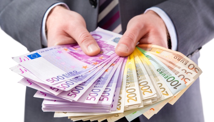 怎么起诉欠钱不还的人