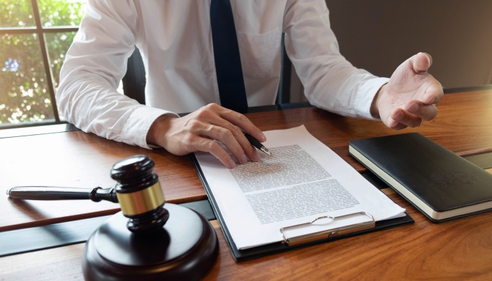 债务人可以委托代理人出庭吗