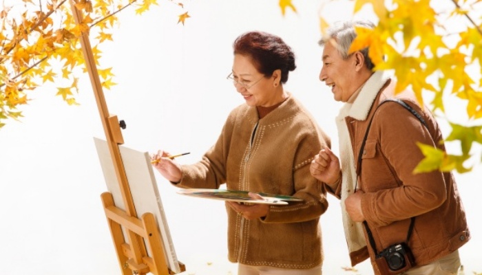 不赡养老人由谁起诉