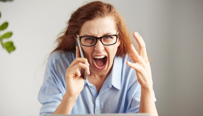 欠钱不还还威胁辱骂债主犯法吗