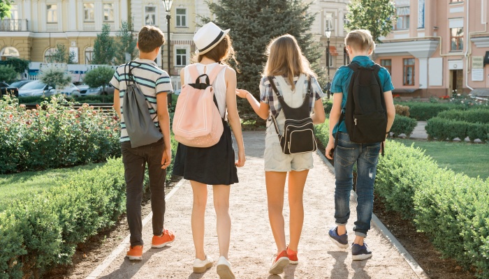 未成年人进入成人商店犯法吗